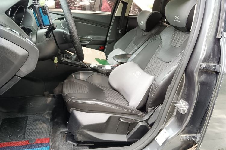 Used Ford Focus 2015 Sedan EcoBoost 125 Manual – Ultra-Style Edition Left Front Seat