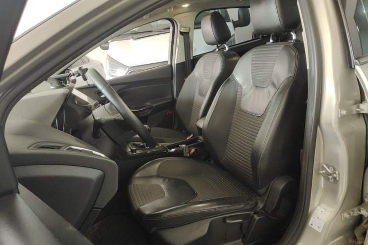 Used Ford Focus 2015 Sedan 1.6L Manual Fashion Edition Left Front Seat