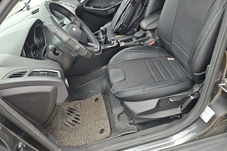 Used Ford Focus 2015 Sedan 1.6L Manual Fashion Edition Left Front Seat