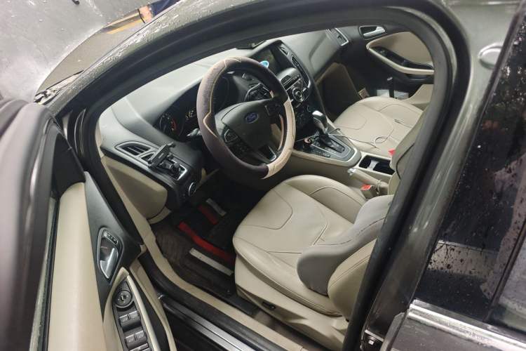 Used Ford Focus 2015 Sedan EcoBoost 180 Automatic Flagship Model Left Front Seat