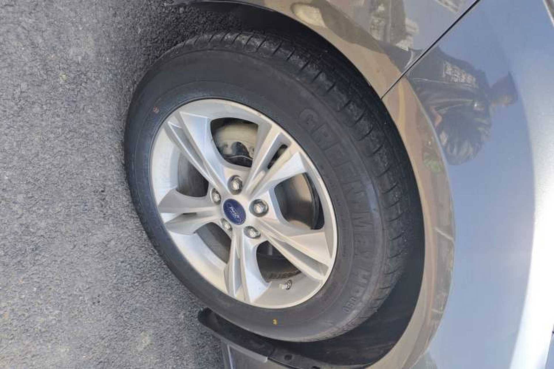 Used Ford Focus 2015 Sedan 1.6L Manual Comfort Model Left Front Wheel Hub