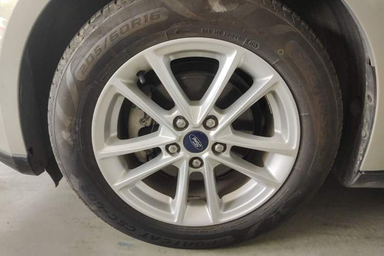 Used Ford Focus 2015 Sedan 1.6L Manual Fashion Edition Left Front Wheel Hub