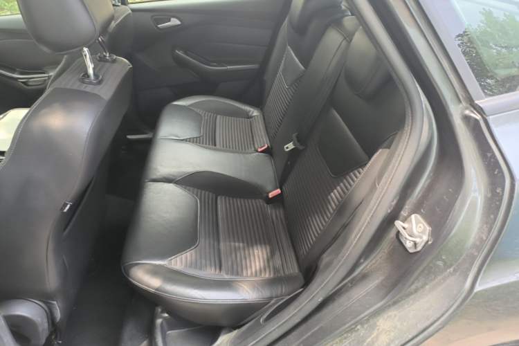 Used Ford Focus 2015 Hatchback EcoBoost 125 Automatic Supreme Style Edition Left Rear Seat