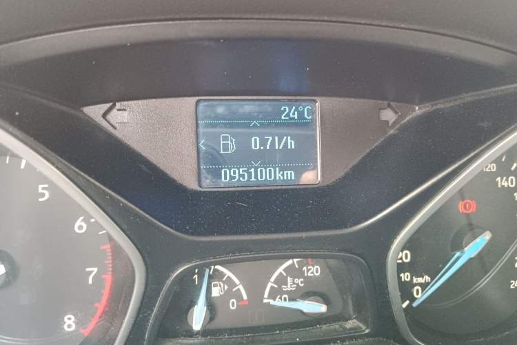 Used Ford Focus 2015 Sedan EcoBoost 125 Manual – Ultra-Style Edition Odometer Close Up