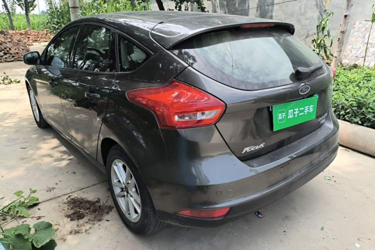 Used Ford Focus 2015 Hatchback EcoBoost 125 Automatic Supreme Style Edition Rear Left 45 Deg