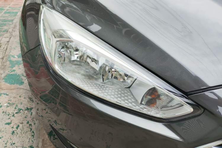 Used Ford Focus 2015 Sedan 1.6L Manual Comfort Model Right Front Headlight
