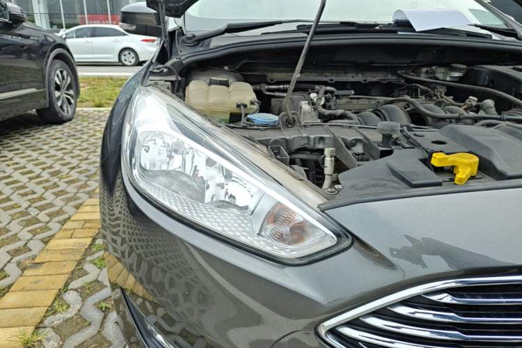 Used Ford Focus 2015 Sedan 1.6L Manual Fashion Edition Right Front Headlight