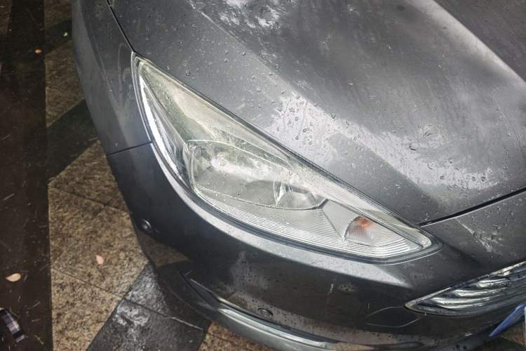 Used Ford Focus 2015 Sedan EcoBoost 180 Automatic Flagship Model Right Front Headlight