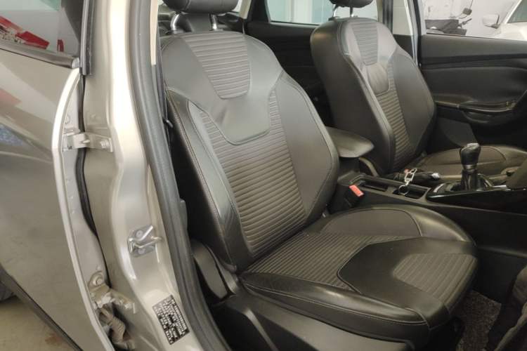 Used Ford Focus 2015 Sedan 1.6L Manual Fashion Edition Right Front Seat