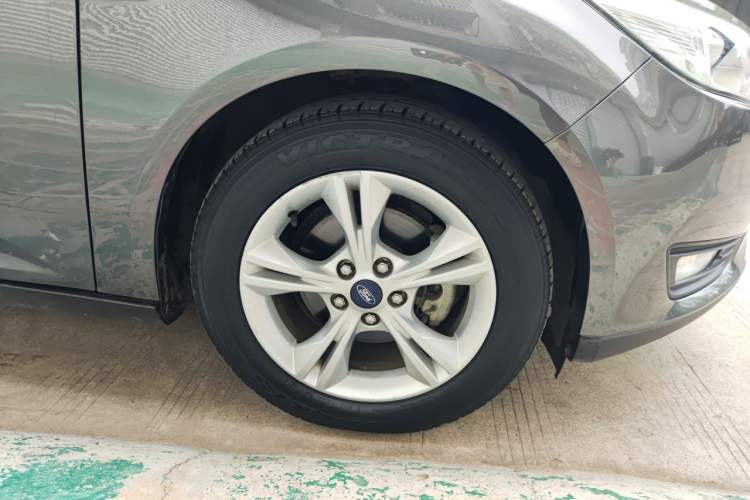 Used Ford Focus 2015 Sedan 1.6L Manual Comfort Model Right Front Wheel Hub