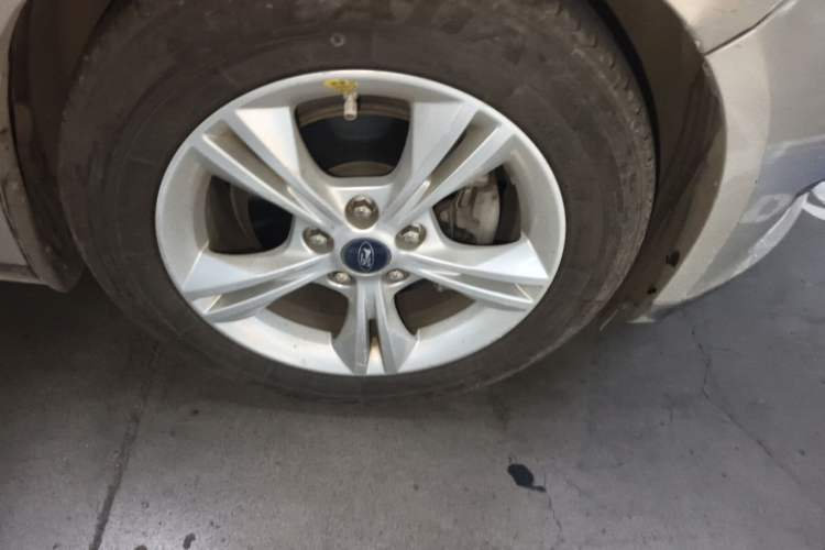 Used Ford Focus 2015 Sedan 1.6L Automatic Comfort Model Right Front Wheel Hub