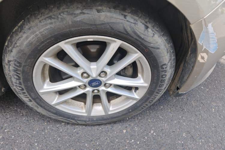Used Ford Focus 2015 Sedan 1.6L Automatic Trend Model Right Front Wheel Hub