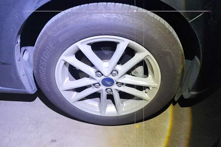 Used Ford Focus 2015 Sedan EcoBoost 180 Automatic Elite Model Right Front Wheel Hub