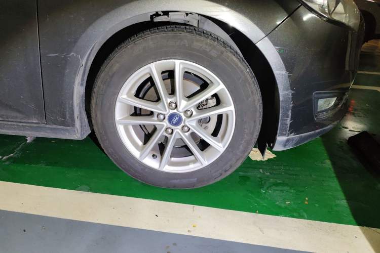 Used Ford Focus 2015 Sedan 1.6L Automatic Trend Model Right Front Wheel Hub