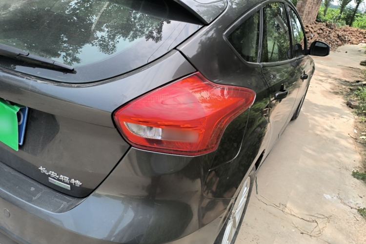 Used Ford Focus 2015 Hatchback EcoBoost 125 Automatic Supreme Style Edition Right Rear Taillight
