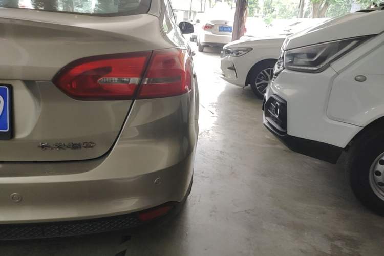 Used Ford Focus 2015 Sedan 1.6L Manual Fashion Edition Right Rear Taillight
