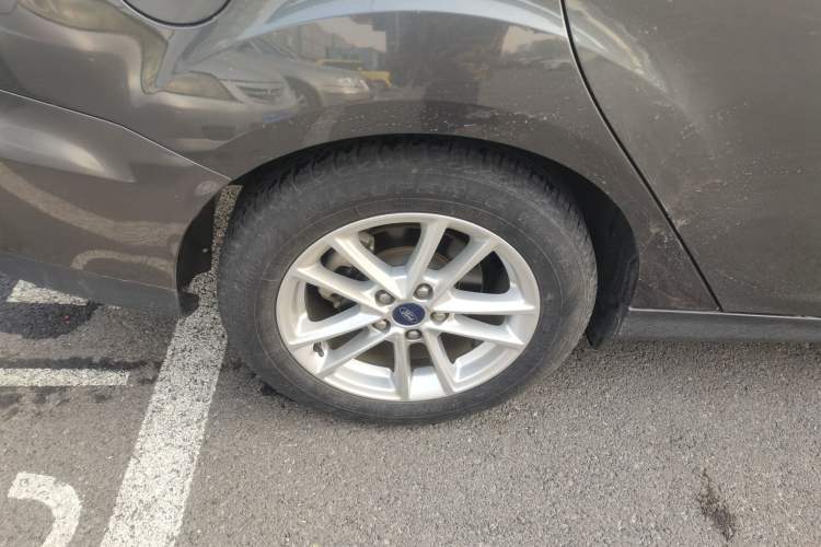 Used Ford Focus 2015 Sedan 1.6L Automatic Trend Model Right Rear Wheel Hub