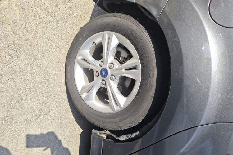 Used Ford Focus 2015 Sedan 1.6L Manual Comfort Model Right Rear Wheel Hub