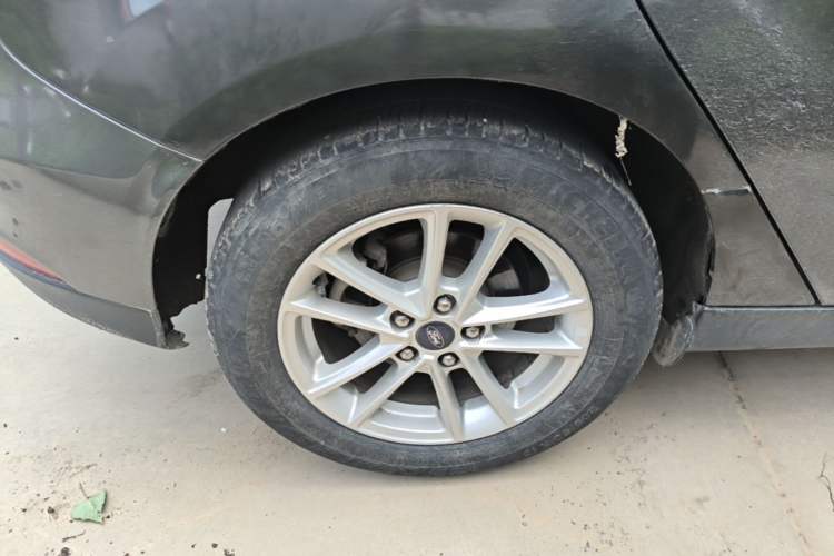 Used Ford Focus 2015 Hatchback EcoBoost 125 Automatic Supreme Style Edition Right Rear Wheel Hub