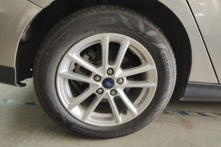Used Ford Focus 2015 Sedan 1.6L Manual Fashion Edition Right Rear Wheel Hub