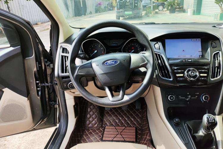 Used Ford Focus 2015 Sedan 1.6L Manual Comfort Model Steering Wheel