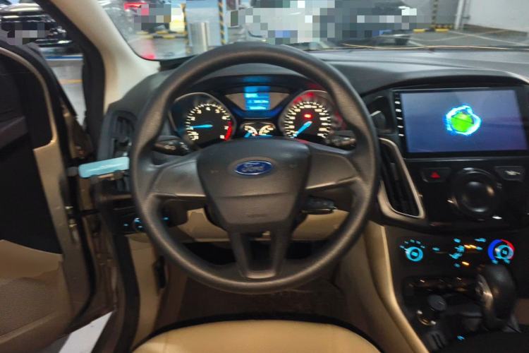 Used Ford Focus 2015 Sedan 1.6L Automatic Comfort Model Steering Wheel