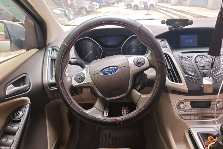 Used Ford Focus 2015 Hatchback 1.6L Manual Fashion Edition Steering Wheel