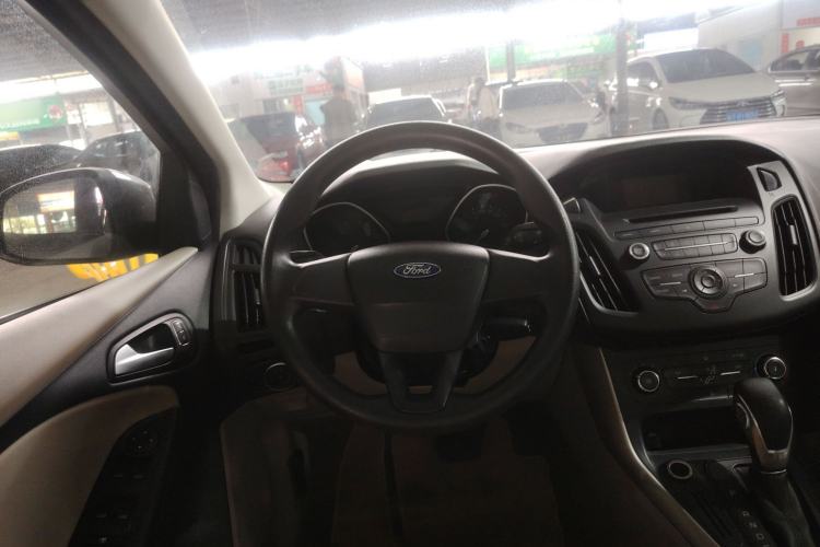 Used Ford Focus 2015 Sedan 1.6L Automatic Comfort Model Steering Wheel