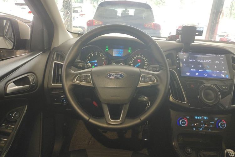 Used Ford Focus 2015 Sedan 1.6L Manual Fashion Edition Steering Wheel