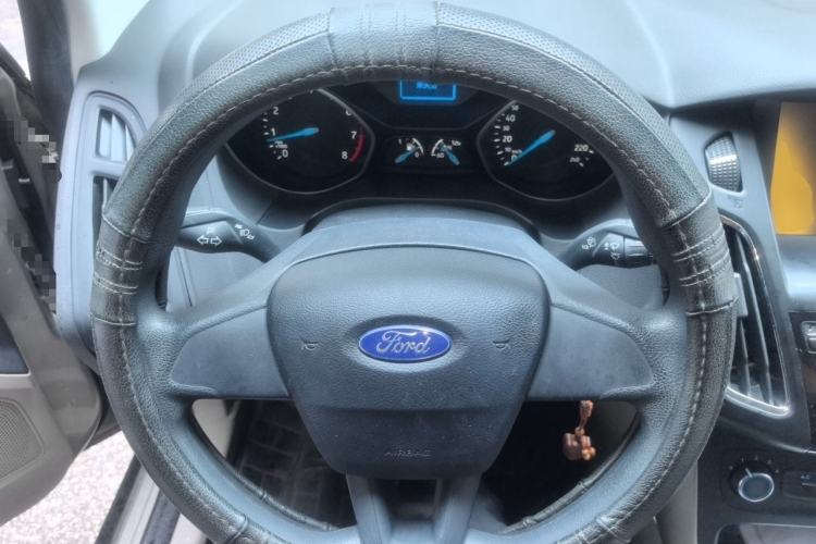 Used Ford Focus 2015 Sedan 1.6L Automatic Comfort Model Steering Wheel