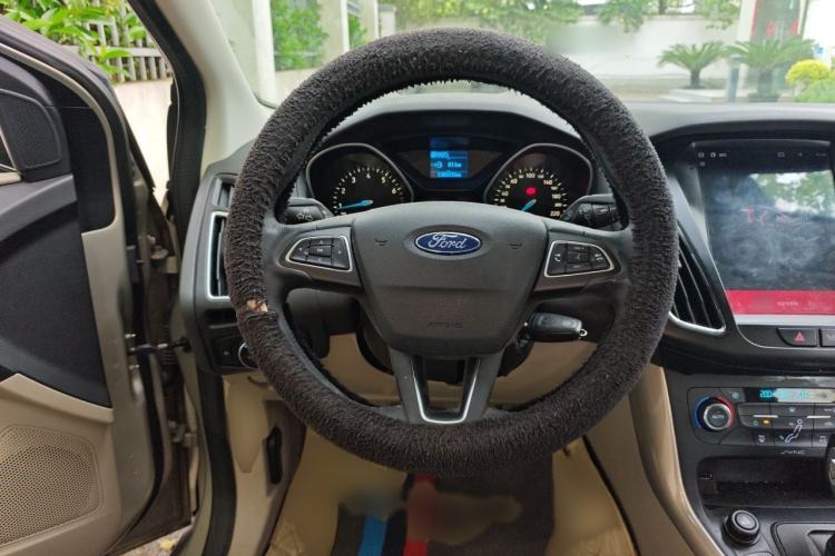 Used Ford Focus 2015 Sedan 1.6L Automatic Trend Model Steering Wheel
