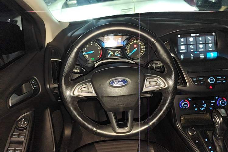 Used Ford Focus 2015 Sedan EcoBoost 180 Automatic Elite Model Steering Wheel