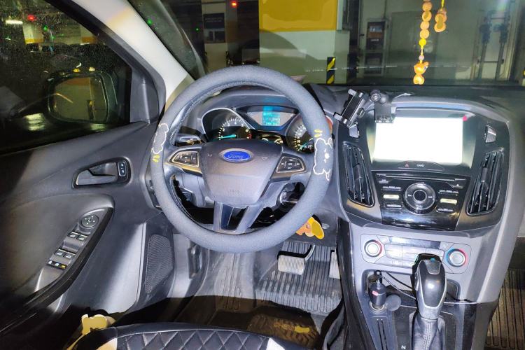 Used Ford Focus 2015 Sedan 1.6L Automatic Trend Model Steering Wheel