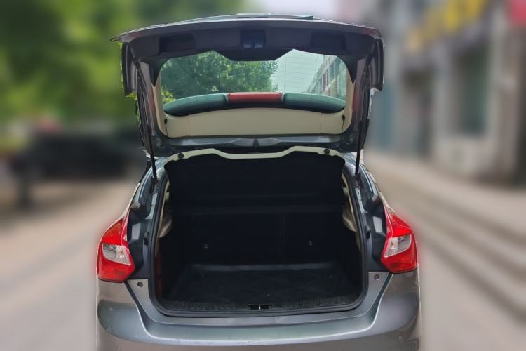 Used Ford Focus 2015 Hatchback 1.6L Manual Fashion Edition Trunk