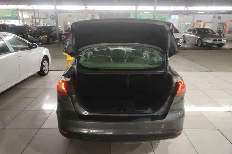 Used Ford Focus 2015 Sedan 1.6L Automatic Comfort Model Trunk