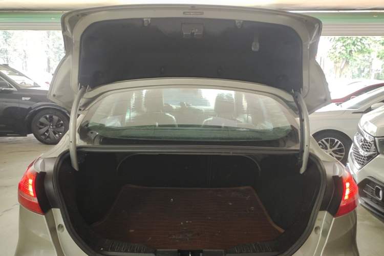 Used Ford Focus 2015 Sedan 1.6L Manual Fashion Edition Trunk