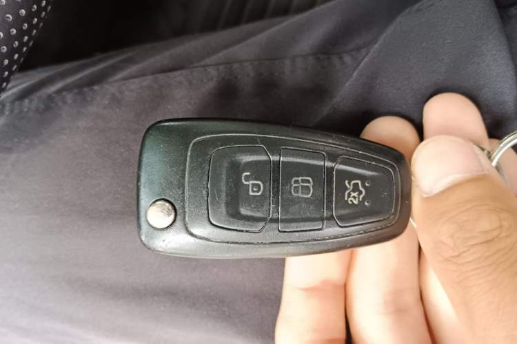 Used Ford Focus 2015 Sedan EcoBoost 125 Manual – Ultra-Style Edition Vehicle Key