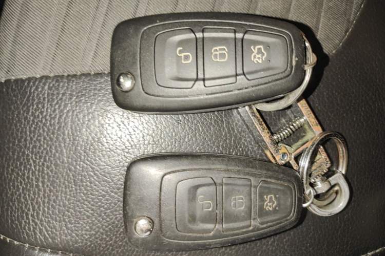 Used Ford Focus 2015 Sedan 1.6L Manual Fashion Edition Vehicle Key