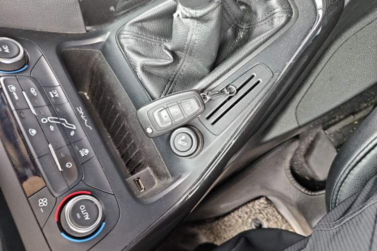 Used Ford Focus 2015 Sedan 1.6L Manual Fashion Edition Vehicle Key