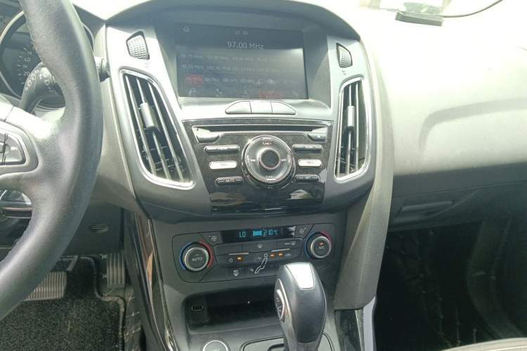 Used Ford Focus 2015 Hatchback 1.6L Automatic Fashion Edition Audio And AC Panel