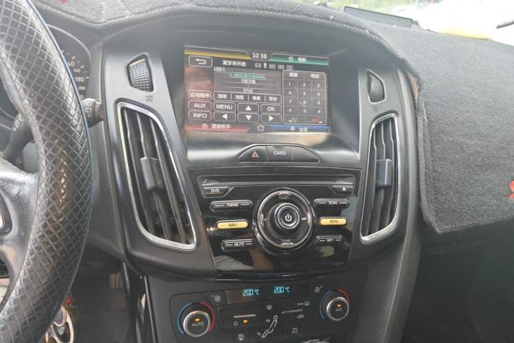 Used Ford Focus 2015 Hatchback EcoBoost 125 Automatic Supreme Style Edition Audio And AC Panel