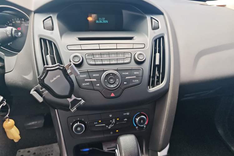 Used Ford Focus 2015 Hatchback 1.6L Automatic Comfort Model Audio And AC Panel