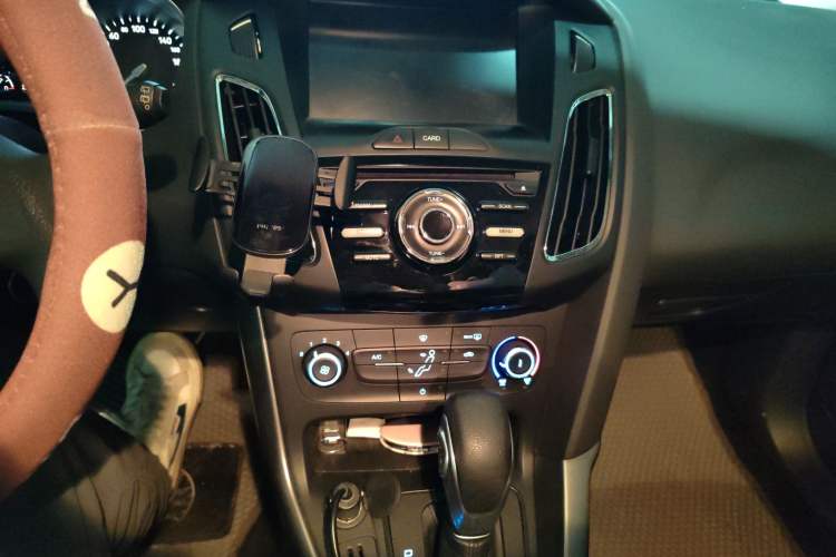 Used Ford Focus 2015 Hatchback 1.6L Automatic Comfort Model Audio And AC Panel