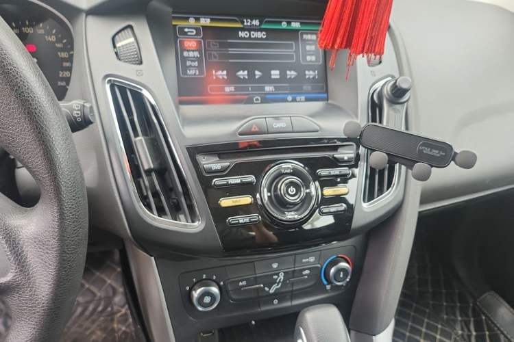 Used Ford Focus 2015 Hatchback 1.6L Automatic Comfort Model Audio And AC Panel