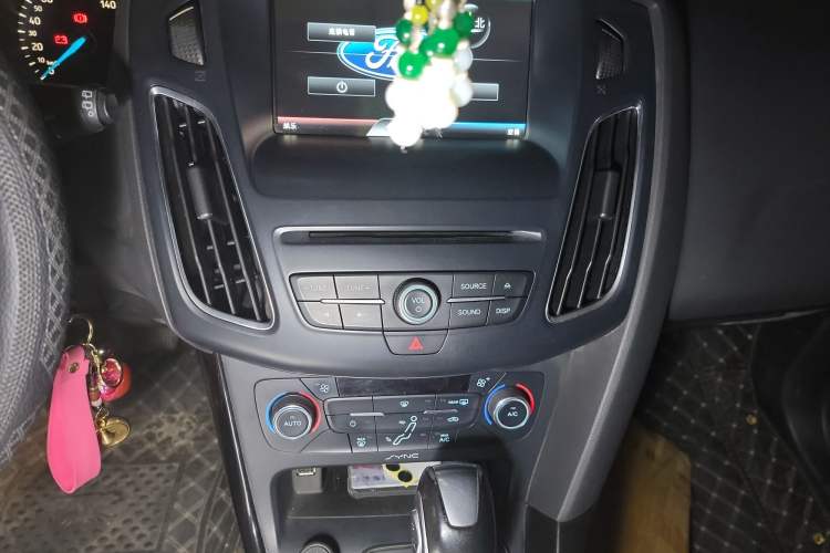Used Ford Focus 2015 Hatchback EcoBoost 180 Automatic Elite Model Audio And AC Panel