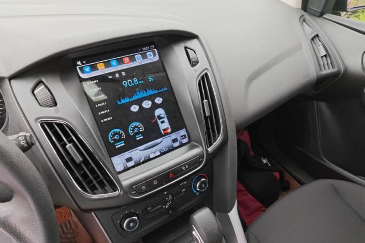 Used Ford Focus 2015 Hatchback 1.6L Automatic Comfort Model Audio And AC Panel