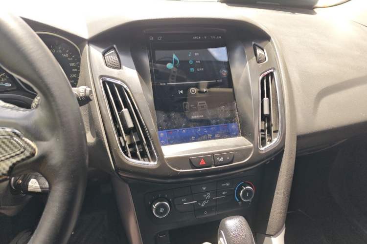 Used Ford Focus 2015 Hatchback 1.6L Automatic Comfort Model Audio And AC Panel