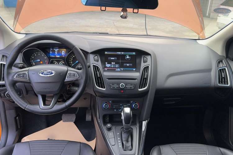 Used Ford Focus 2015 Hatchback EcoBoost 180 Automatic Elite Model Center Console