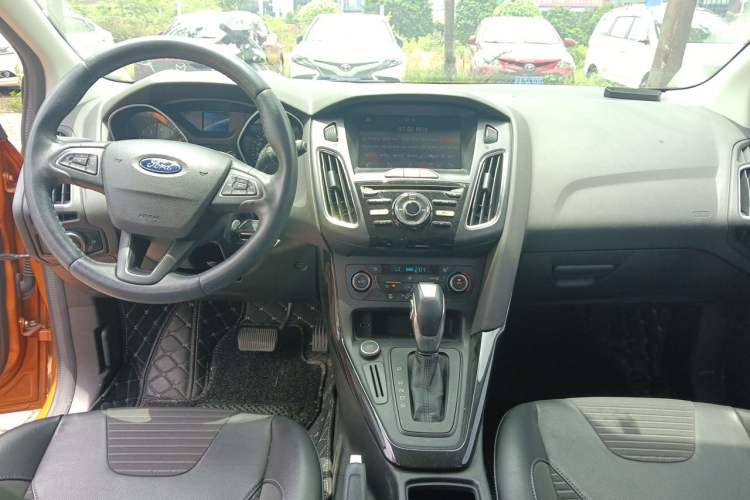 Used Ford Focus 2015 Hatchback 1.6L Automatic Fashion Edition Center Console