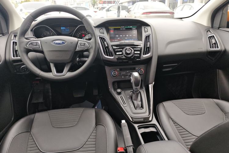 Used Ford Focus 2015 Hatchback 1.6L Automatic Fashion Edition Center Console